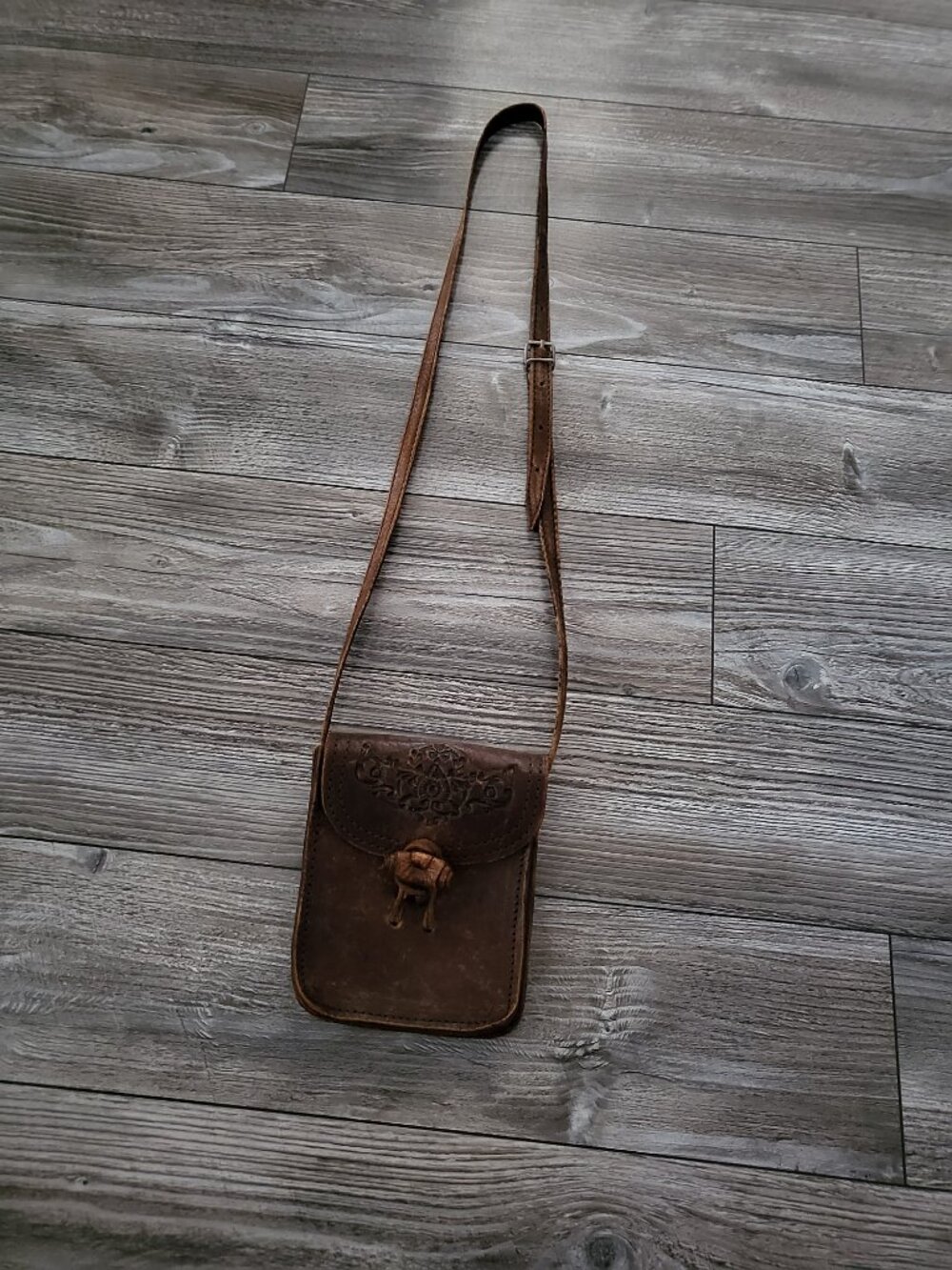 Vintage 80s Tooled Leather Crossbody Bag Brown Boho Renaissance Festival Pouch - Picture 4 of 13